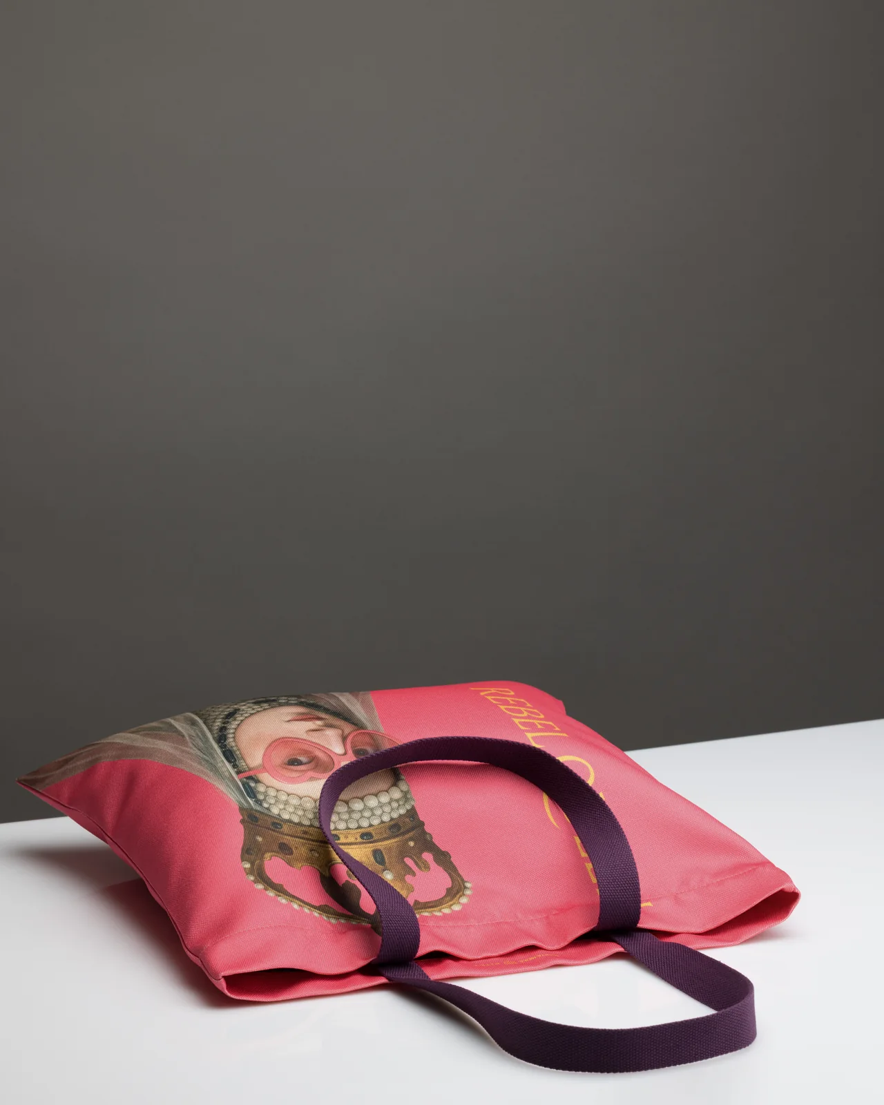 Pink “Rebel Queen” bag with a drawing of a queen, lying down – “Rebel Queen Gifts”
