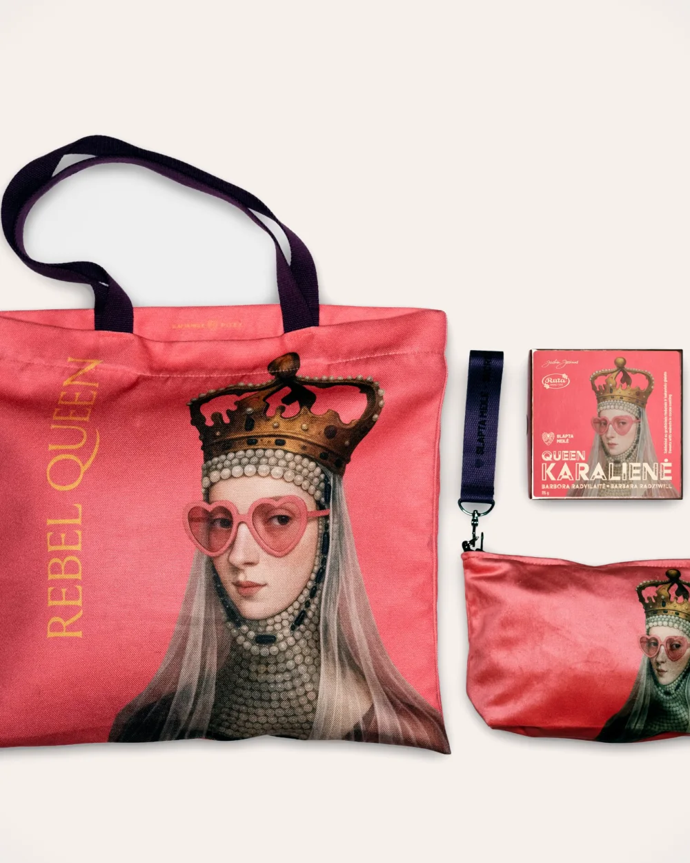 Rožinis krepšys „Rebel Queen“, saldainių dėžutė „Karalienė“ ir kosmetinė – „Maištingos Karalienės dovanos“