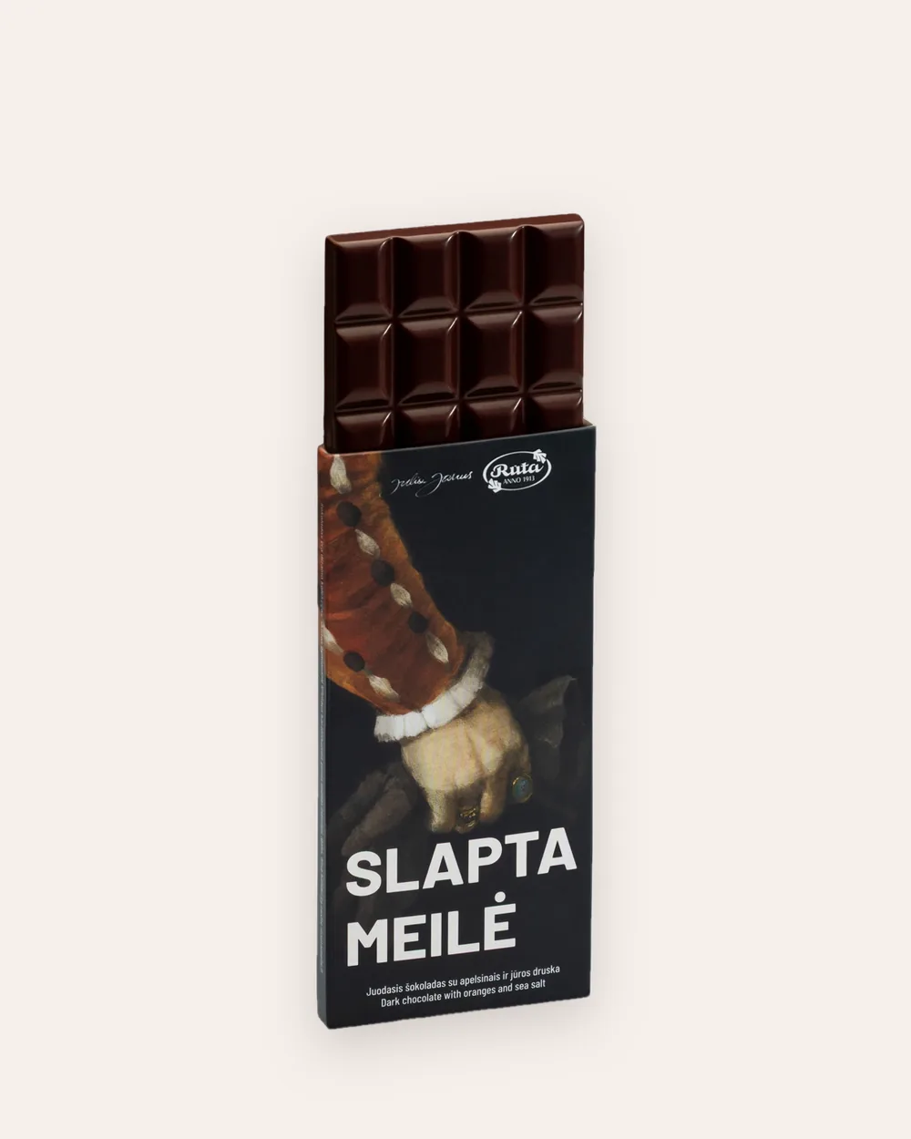 Atidaryta juodojo šokolado „Slapta meilė“ pakuotė su Žygimanto Augusto rankos atvaizdu