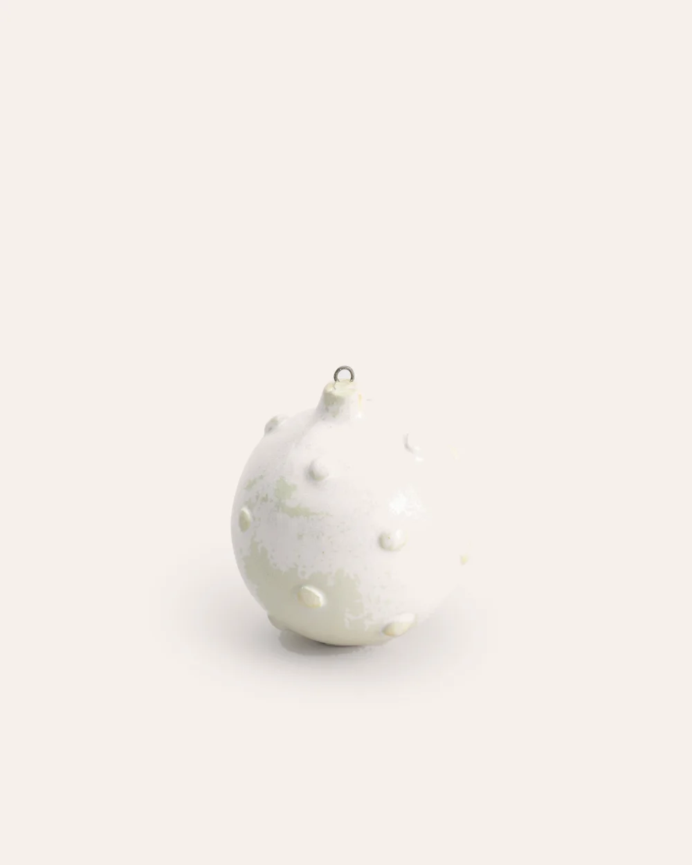 White pearl-coloured Christmas ornament “Royal Pearl” on a light background
