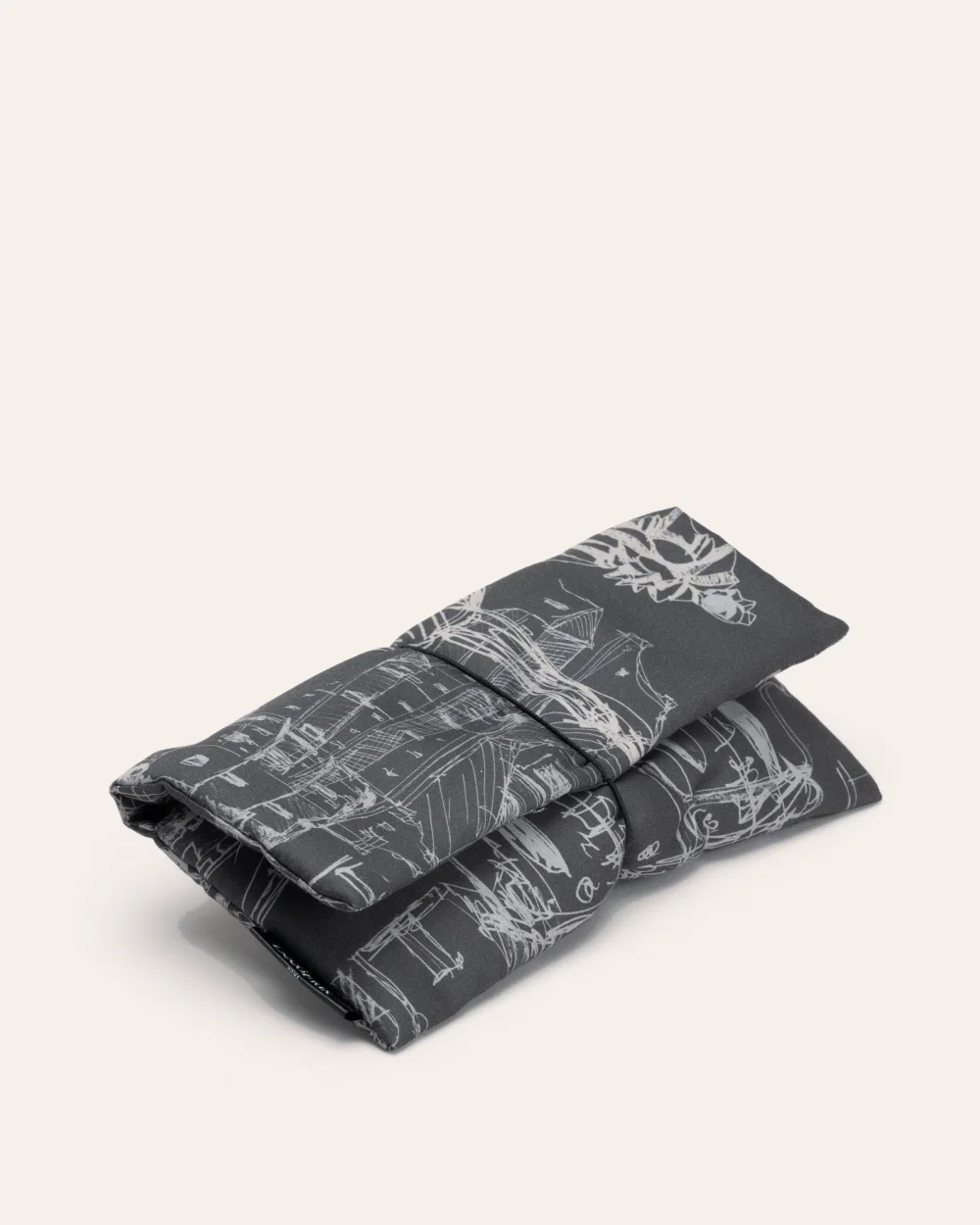 Closed dark grey case with a Vilnius drawing for the grey “Royal Vilnius Love Story” sleep mask