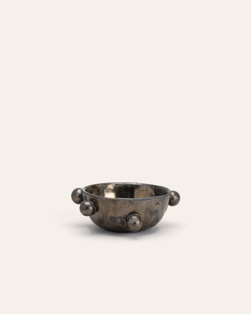 Small dark gold “The Queen's Pearl Bowl” from the side, seen from a distance