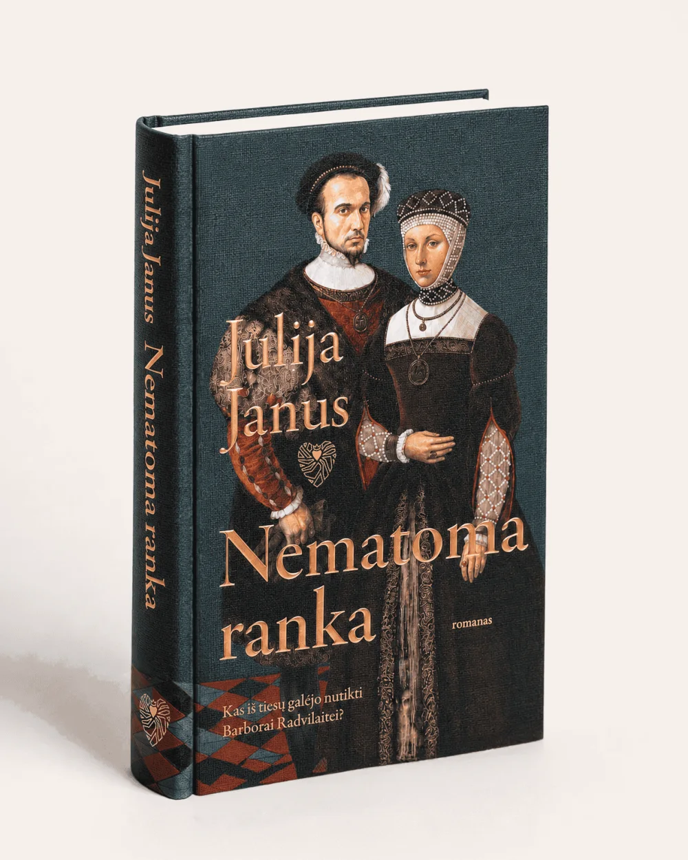 Julijos Janus knyga „Nematoma ranka“ su istorinės poros portretu viršelyje, vaizdas kampu