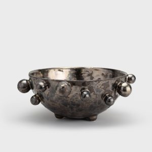 Large dark gold “The Queen's Pearl Bowl” from the side, seen from a distance