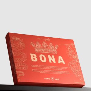Czerwone pudełko zestawu czekoladek „Bona” z rysunkiem korony na czarnym tle