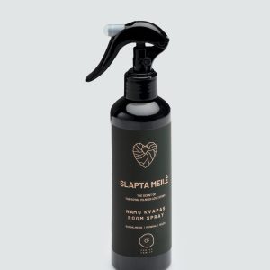 “Slapta meilė” home fragrance spray in a black bottle with a sprayer on a light background