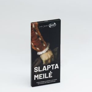 Closed “Slapta meilė” dark chocolate packaging with an image of Sigismund Augustus's hand