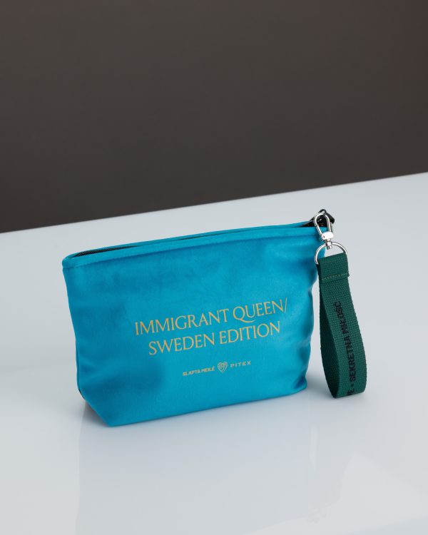 Kosmetinė „IMMIGRANT QUEEN: Sweden Edition" - Image 4