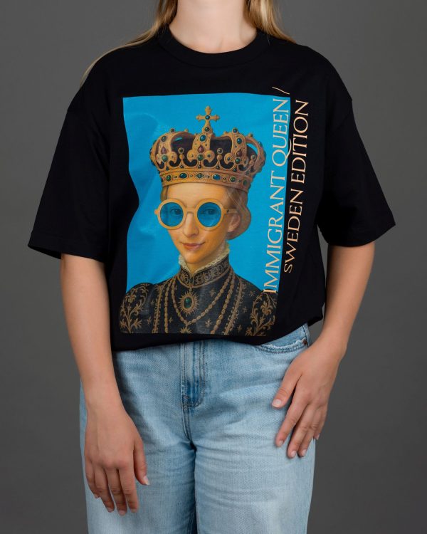 Marškinėliai „IMIGRANT QUEEN / SWEDEN EDITION“ - Image 9