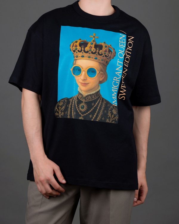 Marškinėliai „IMIGRANT QUEEN / SWEDEN EDITION“ - Image 7