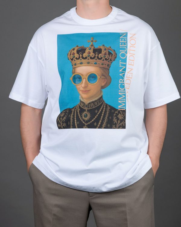 Marškinėliai „IMIGRANT QUEEN / SWEDEN EDITION“ - Image 4