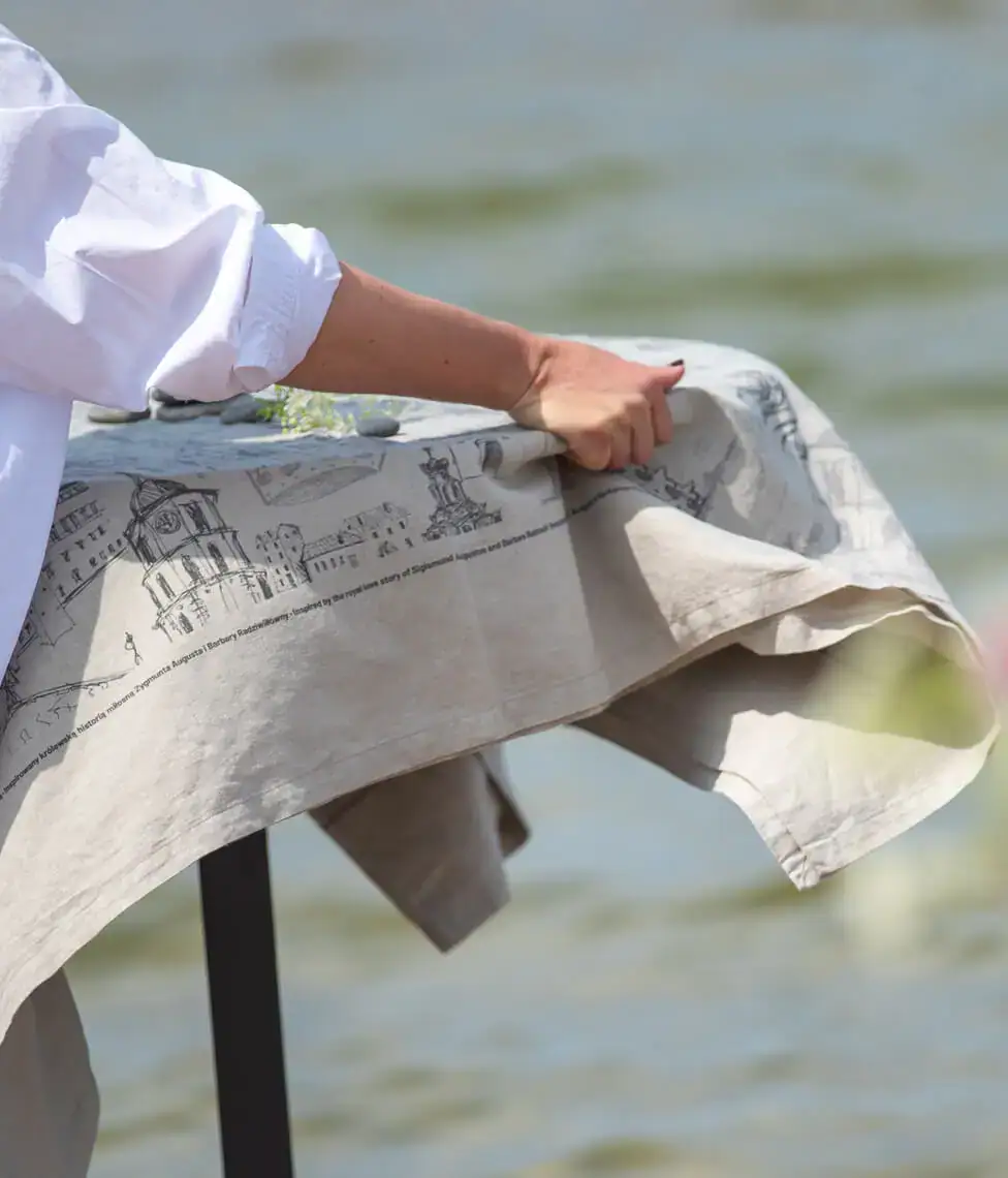 decoflux-linine-staltiese-slapta-meile-love-story-of-royal-vilnius-linas-3