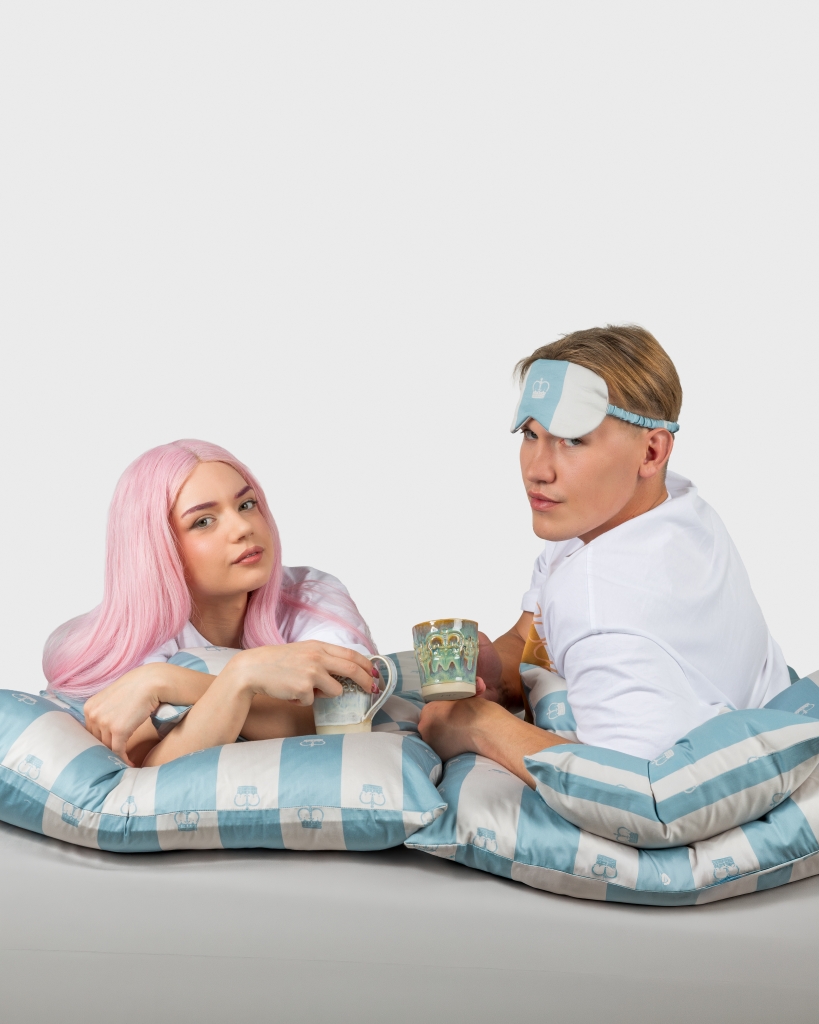 Satino miego akiniai Jūsų Didenybe