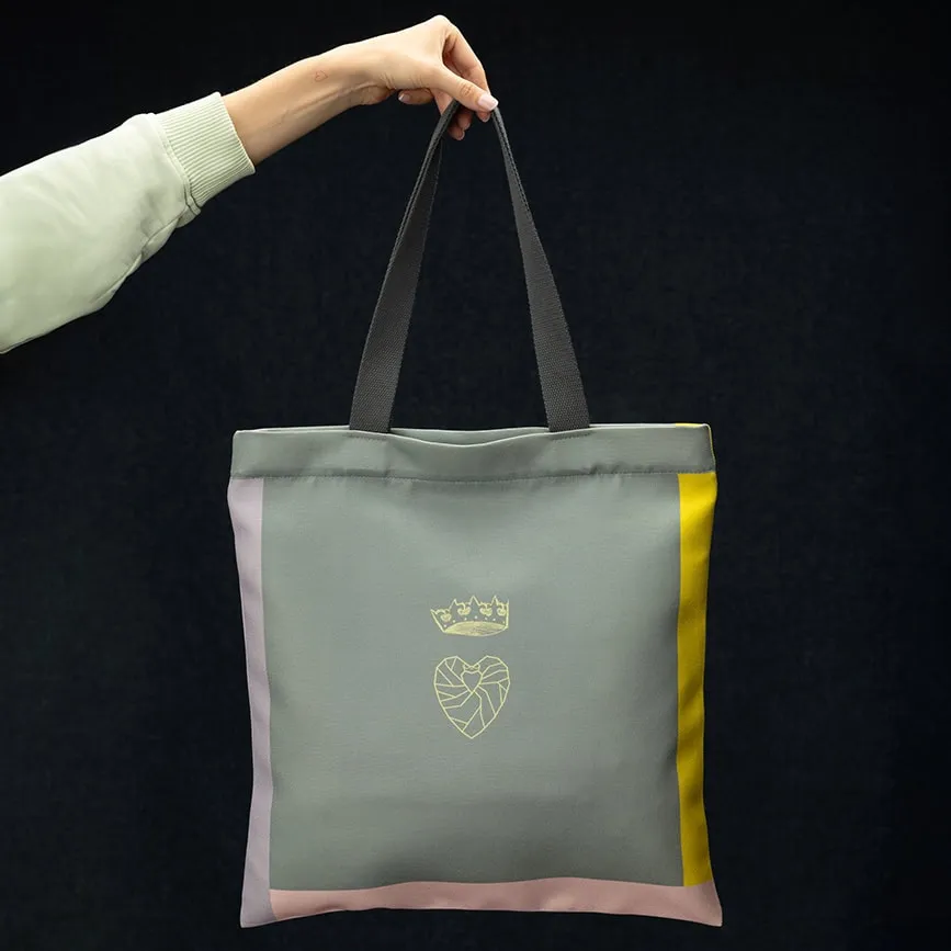 Back of the greyish-green “Colourful Royal Vilnius” shopping bag with a crown and heart mark
