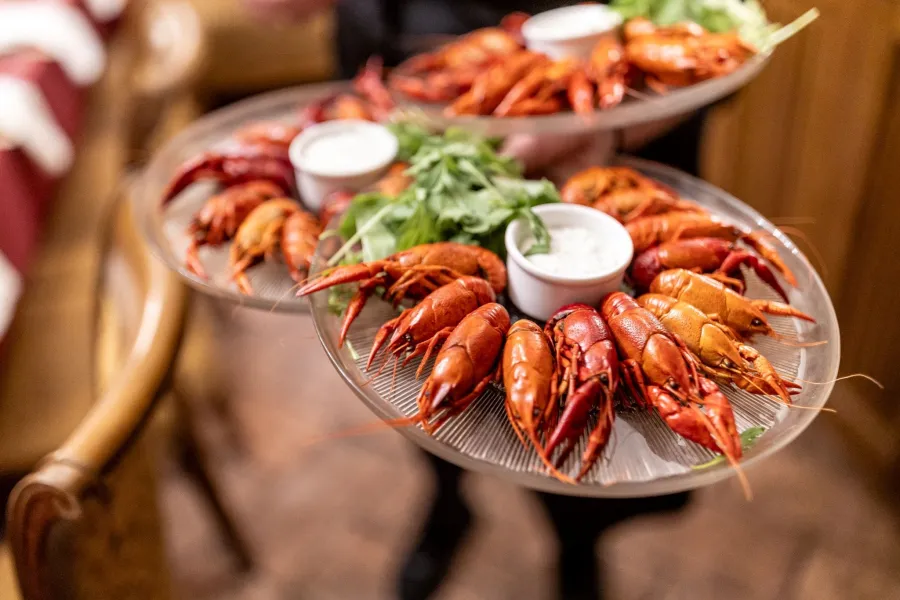 Close-up of plates with boiled crayfish and sauce – Vilnius Royal Hunt Dinner