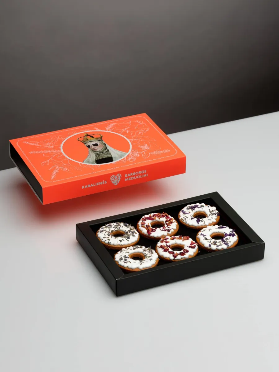 “Queen Barbara's” gingerbread box and an open black box with six iced gingerbread biscuits