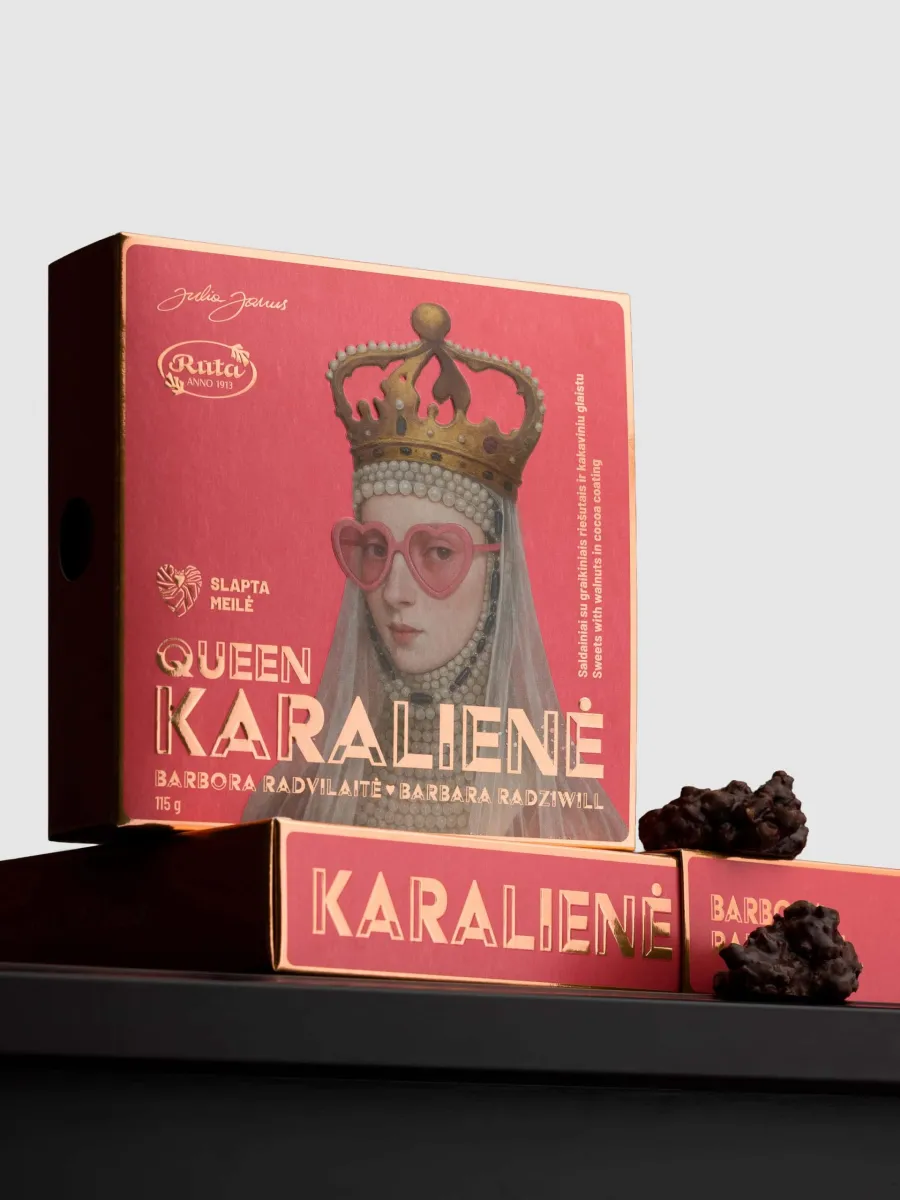 Box of “Queen Barbara Radziwiłł” sweets with a portrait, and sweets on a black shelf