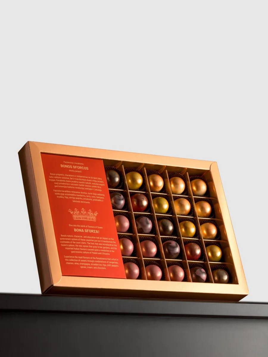 Open box of the “Bona” sweets set with colourful chocolates