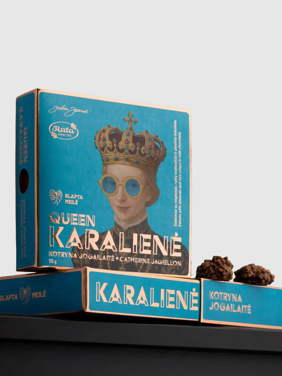 Box of “Queen Catherine Jagiellon” sweets with a portrait, and sweets on a black shelf