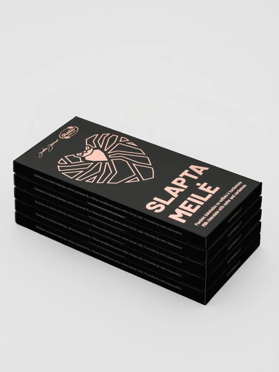 A pile of “Slapta meilė” milk chocolate packs with wafers and cardamom on a light background