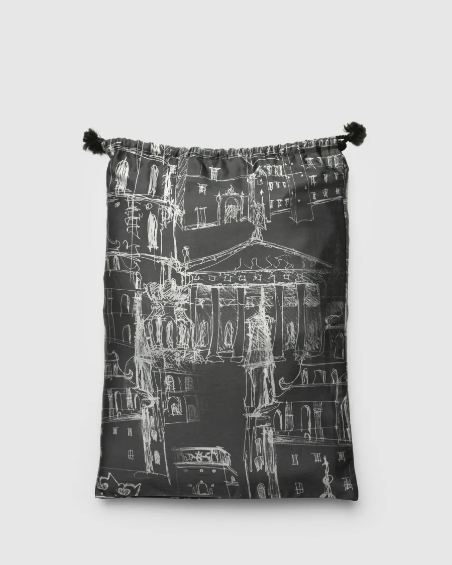 Anthracite drawstring bag with a Vilnius drawing for the robe “Royal Vilnius Love Story”