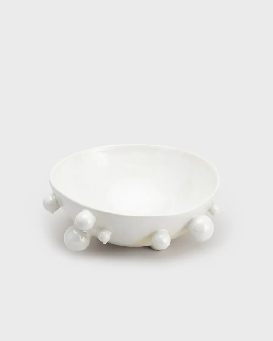 Large pearl white “The Queen's Pearl Bowl” from the side, seen from a distance
